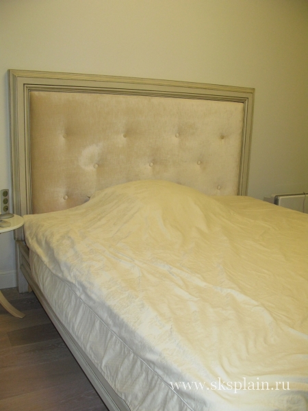 Кровать изготовлена под руководством дизайнера. Для её изготовления применялись только натуральные, природные материалы.